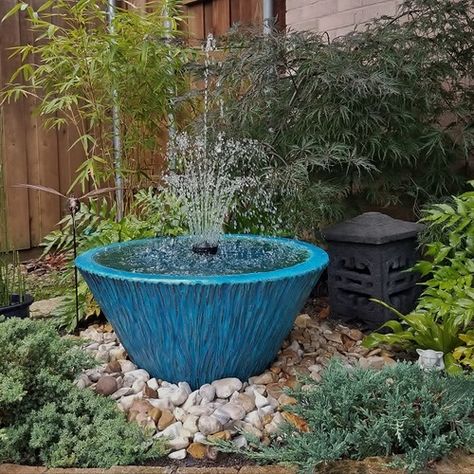 Garden Fountain Ideas, Pot Fountain, Patio Water Feature, Fine Gardening Magazine, Fountain Ideas, Garden Escape, Diy Water Feature, Solar Water Fountain, Diy Water Fountain