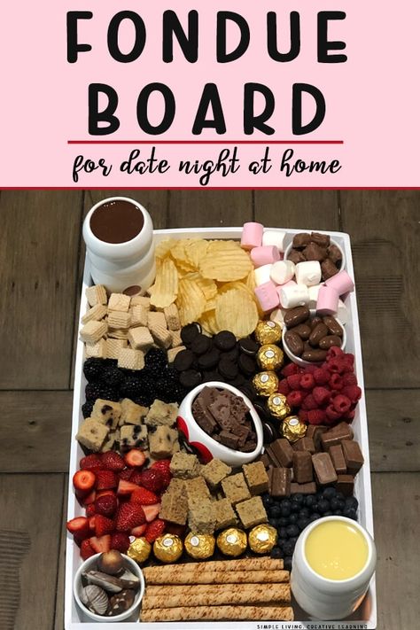 Fondue Board Fondu Night, Diy Fondue, Fondue Board, Fondue Dinner Party, Fondue Dippers, Dessert Fondue, Fondue Dinner, Chocolate Fondue Recipe, Fondue Night