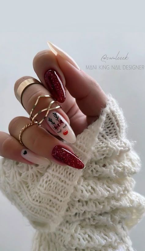 Christmas Nails Glitter, Festive Holiday Nails, Sheer Nails, Holiday Nails Christmas, Red Christmas Nails, Holiday Nail Designs, Holiday Nail, Christmas Gel Nails, Nails Christmas