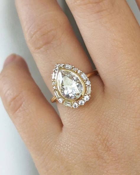 When it comes to Avery? Show, don't tell 💍✨ #statementring #pearengagementring #haloengagementring #vintagestyle #artdecoring #uniqueengagementring #labdiamonds #moissanite Baguette Halo, Vintage Halo Ring, Profile Settings, Vintage Halo, Pear Ring, Moissanite Diamond Rings, Ring Antique, Deco Vintage, Antique Art Deco