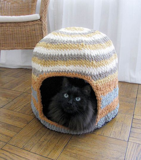 How To Make Bernat Blanket O’Go Crochet Pet Nest Online | JOANN Cat Bed Ideas, Cat Pod, Crochet Cat Bed, Crochet Pet, Half Double Crochet Stitch, Viking Sewing, Easy Crochet Patterns Free, Pattern Cat, Crochet Things