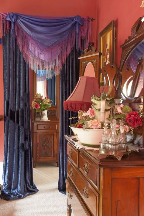 Boho Glam Bedroom, Glam Bedroom Ideas, Victorian Bedroom, Bedroom Drapes, Layered Curtains, Glam Bedroom, Boho Curtains, Curtain Ideas, Trendy Bedroom