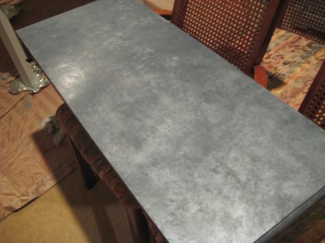 Salt Marsh Cottage: Faux Zinc Tabletop--Super Easy Tutorial Faux Zinc Paint Finish, Faux Metal Paint Finish, Zinc Table Top, Zinc Countertops, Zinc Table, Faux Metal, Modern Industrial Decor, Diy Table Top, Furniture Fix