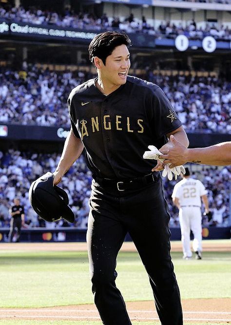 Shohei Ohtani at the MLB All-Star baseball game on July 19, 2022, at Dodger Stadium in Los Angeles Mlb Baseball Players, Hot Baseball Players, Baseball Print, Dodger Stadium, Shohei Ohtani, Baseball Game, Baseball Games, Game On, Baseball Players