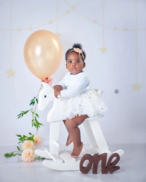 White themed 1 year old baby shoot idea Photoshoot Ideas For One Year Old, Photoshoot Ideas For 1 Year Baby, Photoshoot Ideas For Baby, One Year Old Baby Photoshoot, Baby Birthday Photoshoot 1 Year, Baby Girl One Year Photoshooting Ideas, Baby Shoot Ideas 1 Year, One Year Baby Photoshoot, Baby One Year Photoshoot