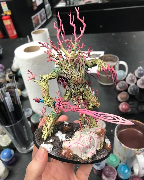 Chelly Surrell on Instagram: “Work in progress 🌺New Year New Army for work... Pink tree babies it is 🌺” Warhammer Figure Painting, Pink Warhammer, Dnd Miniatures Painting, Warhammer Wood Elves, Warhammer Painting, Dnd Crafts, Dnd Mini, Dnd Minis, D&d Minis