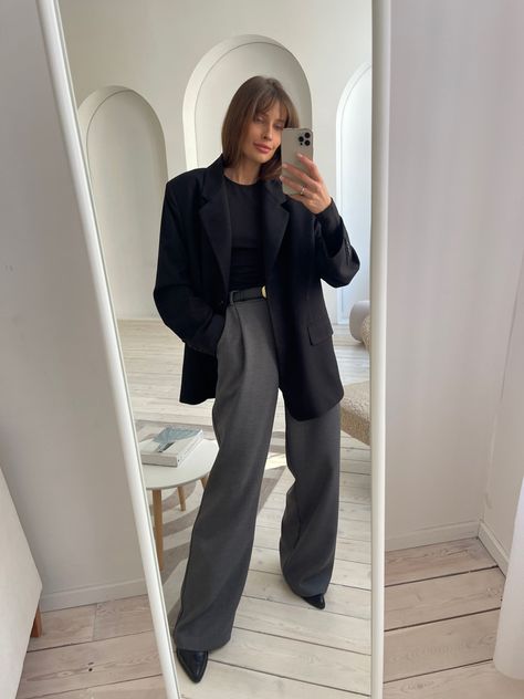 2024 Winter Office Outfits, November Fashion Outfits, Turtle Neck Outfit Office, Business Outfits With Blazer, Grey Pants Black Top Work Outfits, Dark Grey Trousers Women Outfit, Winter Outfits Grey Pants, Full Length Trousers Outfit, Black Blazer With Grey Pants