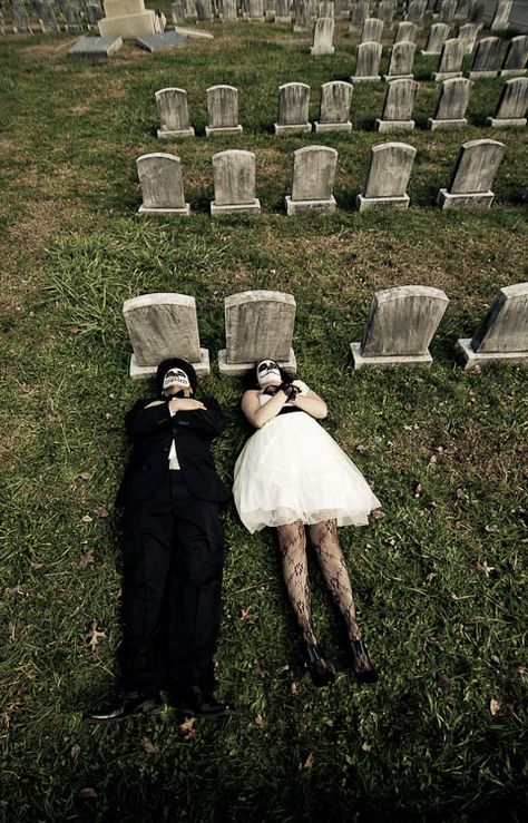 Trash The Dress Photo Shoot, Cemeteries Photography, Make Up Designs, Facial Structure, Halloween Photography, Psy Art, Anniversary Photoshoot, Goth Wedding, Dark Wedding