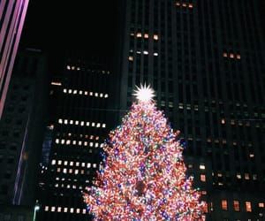 beauty, aesthetic et winter image sur We Heart It Christmas In New York, Christmas Playlist, Au Pair, Playlist Covers, Spotify Playlist, Artistic Photography, Not Mine, In America, Winter Wonderland