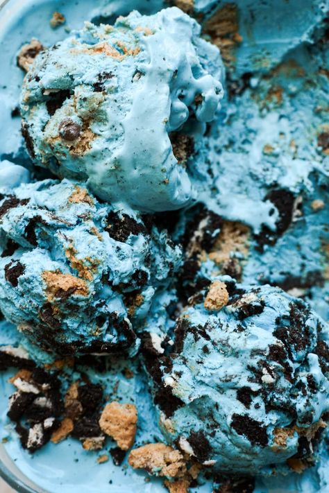 No Churn Cookie Monster Ice Cream - Curly Girl Kitchen No Churn Ice Cream Recipes, Churn Ice Cream Recipes, Cookie Monster Ice Cream, Cookie Monster Cookies, Monster Ice Cream, Ice Cream Pictures, Churn Ice Cream, Ice Cream Mixture, Cookies Ice Cream