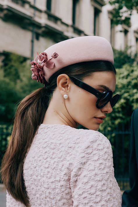 The Cottesmore pillbox is a 1960s-inspired hat that frames the face beautifully. Paired with an elegant dress, our felt pillbox creates the perfect chic wedding guest outfit.