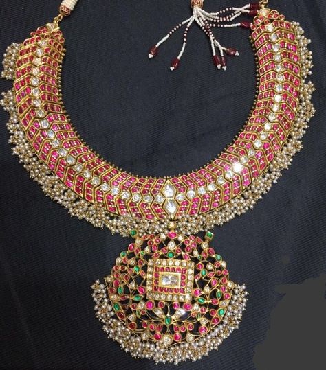 Addigai with pendant Antique Kundan Necklace, South Jewellery, Jewellery Kundan, Gold Pearl Jewelry, Clean Gold Jewelry, Buy Gold Jewelry, Online Gold Jewellery, Kundan Choker, Beautiful Gold Necklaces