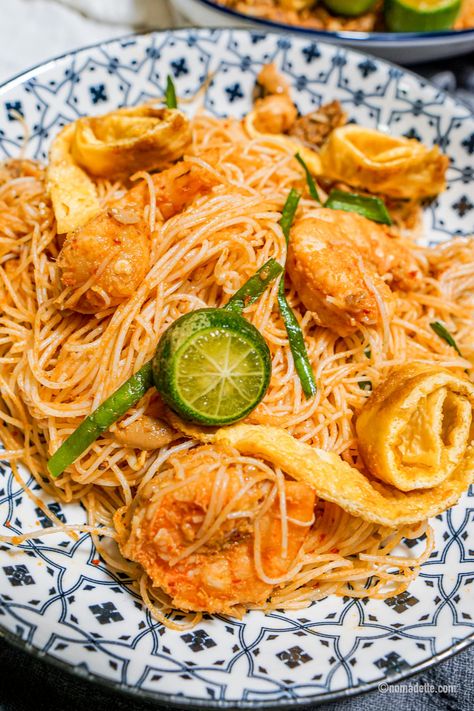 Mee Siam Recipe Singapore, Mee Siam Recipe, Mee Siam, Vermicelli Recipes, Malay Food, Malaysian Cuisine, Dried Chillies, Rice Vermicelli, Singapore Food