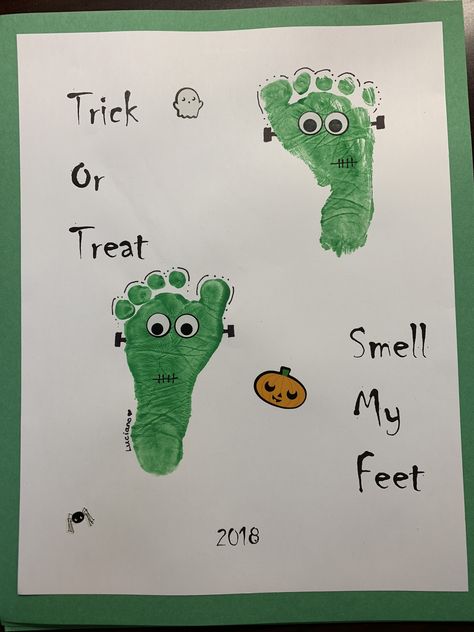 Baby Feet Painting Ideas Halloween, Ghost Feet Painting, Halloween Hand And Foot Print Art, Halloween Feet Print Crafts, Trick Or Treat Smell My Feet Craft, Infants Arts And Crafts, Fall Kid Activities, Craft Ideas For Infants