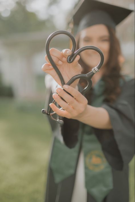 Nurse Graduation Cap Designs, Nursing Grad Pics, Nursing School Graduation Pictures, Nursing Pictures, School Graduation Pictures, Nurse Pics, High School Graduation Pictures, Nursing School Graduation Party, Grad Picture Ideas