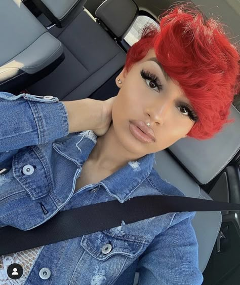 Short Red Hairstyles Pixie, Blk Women, Burgundy Weave, Short Curly Wig, Layered Wig, Hair African, Wig Wavy, Short Red Hair, Short Weave