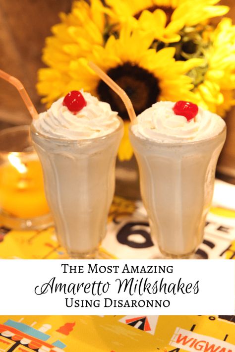 Boozy Milkshake Recipes, Amaretto Drinks Recipes, Chocolate Doughnuts Recipe, Almond Liquor, Amaretto Recipe, Alcoholic Milkshake, Amaretto Drinks, Boozy Shakes, Boozy Milkshake