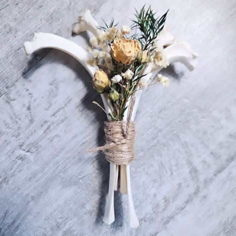 The bone bouquets went down so well yesterday I put together another 2, these are slightly smaller with yellow roses. Only 2 available on my etsy 🖤 If you ever fancy a nosey at my shop, please use link in my bio, share and save option through etsy link really helps my small business with etsy fees 🖤 much love 🙏 #bones#bouquets#roses#taxidermy#curio#oddity#homedecor#witchy#cottagecore#goblincore Oddity Wedding, Bone Bouquet, Bones Wedding, Bones And Flowers, Scapula Bone, Cottagecore Goblincore, Witchy Cottagecore, Spooky Ideas, Roses Only