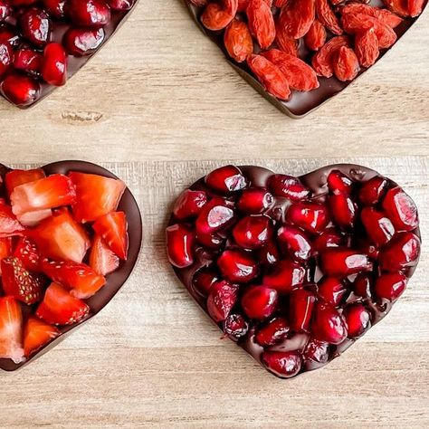 Stephanie Niemis on Instagram: "Kicking off my Valentine’s Day treats with a favorite from last year ❤️. These Chocolate & Fruit Hearts could not be any easier to make! You only need 2 ingredients, they’re ready in minutes, and satisfy chocolate cravings! 💗 Follow for more simple, fun, healthier treats 💗 Simply melt chocolate and add pink or red fruit. I used pomegranates, goji berries, and chopped strawberries, but the pomegranates were the favorites in our house! I put them in a heart mold I got from the @dollartree , but you can really use any mold or even just parchment paper on a baking sheet. ✨ Chocolate & Fruit Hearts✨ Ingredients: ❤️ red/pink fruits - pomegranate seeds, goji berries, chopped strawberries, raspberries, etc ♥️ 1/2 cup melted dark chocolate (I used @ifiprovisions Heart Mold Ideas, Lost Kitchen, Valentine Sweets, Healthier Treats, Fruit Hearts, Fruit Toppings, Pink Fruit, Candy Sweet, Chocolate Fruit