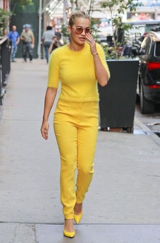 How To Wear The Monochrome Trend This Spring/Summer Season 2017 | Lookastic All Yellow Outfit, Yellow Shorts Outfit, Yellow Sweater Outfit, Realtor Style, Rita Ora Style, Outfit Yellow, Yellow Pumps, Work Sweaters, Out Of My Comfort Zone