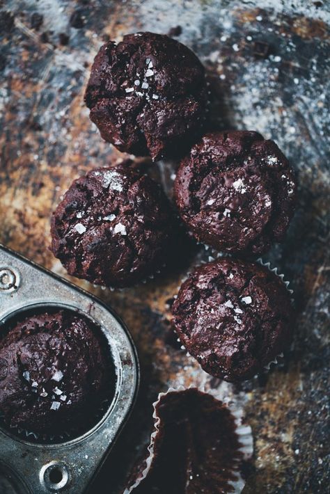 Rye muffies! Rye Muffins, Chocolate Crinkles, Kitchen Stories, Chocolate Muffins, Chocolate Treats, Double Chocolate, Green Kitchen, Decadent Desserts, Chocolate Desserts