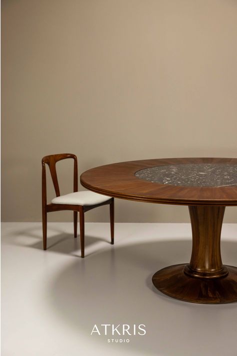 Round Dining Table In Mahogany And Terrazzo, Italy 1950's #atkris #vintagedesign #vintagefurniture #designfurniture #interiorinspiration #midcenturydesign #midcenturymodern #vintagestyling #italiandesign #diningroom #rounddiningtable Circle Dining Table, Large Dining Room Table, Vintage Tables, Mid Century Coffee Table, Large Dining Room, Middle Part, Round Top, Mahogany Wood, White Accents