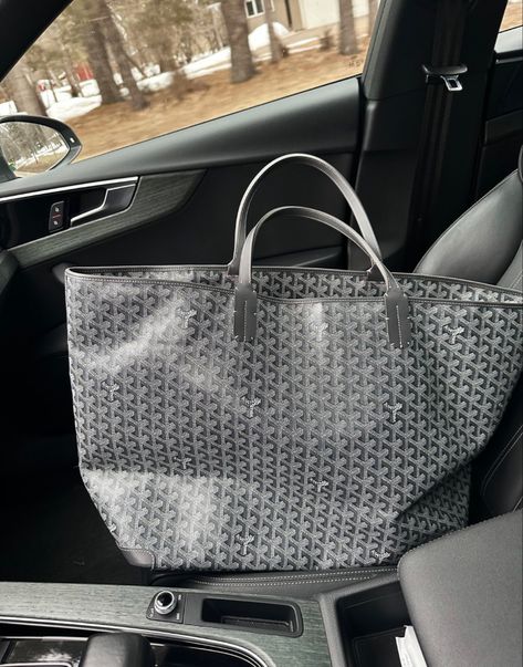 Goyard Aesthetic, Winter Inspo Outfits, Goyard Tote Bag, French Life, Goyard Tote, Black Men Haircuts, Luxury Bags Collection, Goyard Bag, Grey Tote