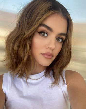 Whether you want something super short and cheeky, or something longer plush and swishy, we've looked to social media and some of our favourite pro hair stylists to edit down the most in-demand bob haircuts for autumn. 📷 lucyhale x bridgetbragerhair Lucy Hale Haircut, Lucy Hale Hair, Fall Blonde Hair, Pro Hair, Celebrity Makeup Looks, Glamour Uk, Beauty Hair Makeup, Haircuts Straight Hair, Penteado Cabelo Curto