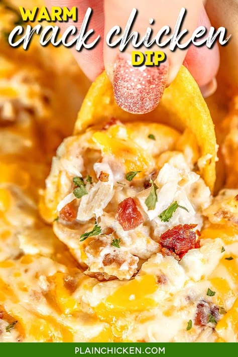 Warm Crack Chicken Dip - cheesy baked dip loaded with chicken, cheddar, bacon and ranch dip - this stuff is SO addicting! This is always the first thing to go at a party! I could make a meal out of it! Sour cream, cream cheese, cheddar cheese, bacon, chicken, ranch dressing. Serve with Fritos and tortilla chips or celery to keep the dip low-carb and keto friendly! Can make ahead and refrigerate before baking. Cheese Bacon Chicken, Low Fat Low Carb Meals, Baked Dip, Chicken Cheddar, Football Friday, Low Carb Dessert Recipes, Easy Low Carb Meals, Chicken Dip Recipe, Chicken Ranch