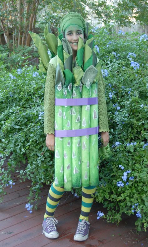 costume idea ~ be a bunch of asparagus  :D Fruit Halloween Costumes, Vegetable Dress, Vegetable Costumes, Food Halloween Costumes, Fruit Costumes, Green Costumes, Food Costumes, Black Halloween Dress, Parade Float