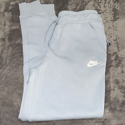 Brand Nwt Nike Women’s Standard Fit Joggers In Obsidian Mist Color. Size Xs Mist Color, Latina Outfits, Summer Shorts Outfits, Nike Sweats, Cute Lazy Day Outfits, Fitted Joggers, Lazy Day Outfits, Cute Everyday Outfits, Nike Outfits