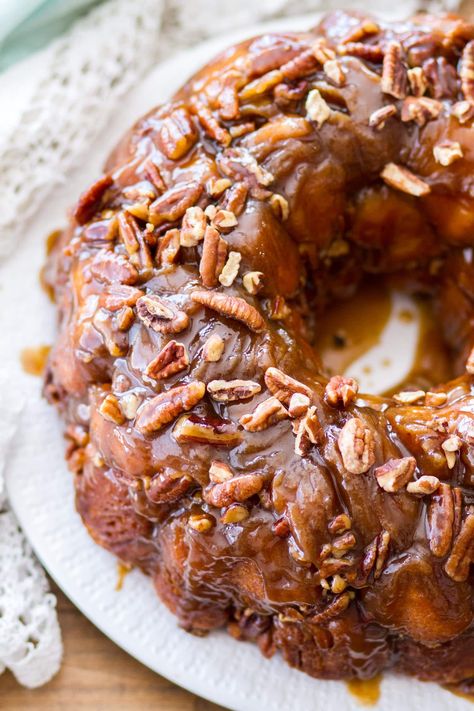 Maple Pecan Monkey Bread ~ Homemade Monkey Bread made with biscuits, baked in a maple pecan caramel sauce! Makes the best fall breakfast recipe, and a delicious Thanksgiving brunch recipes!  ~ https://www.julieseatsandtreats.com Recipe For Monkey Bread, Homemade Monkey Bread Recipe, Pecan Caramel Sauce, Thanksgiving Brunch Recipes, Pecan Monkey Bread, Homemade Monkey Bread, Sweet Monkey, Dessert Fall, Autumn Favorites