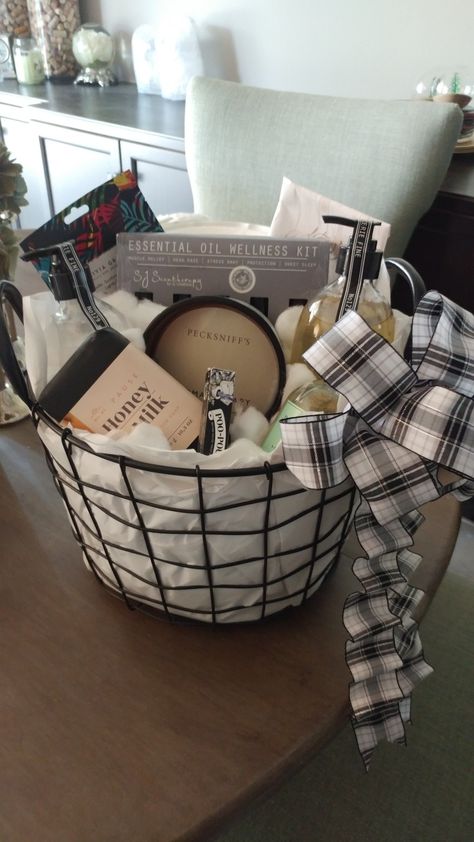 Men Self Care Basket, Mens Self Care Basket, Self Care Basket For Men, Care Basket For Boyfriend, Boyfriend Gift Baskets, Basket For Your Boyfriend, Travel Gift Basket Ideas, Gift Basket Ideas For Him, Cute Gift Basket Ideas