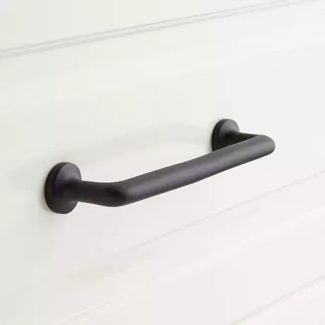 Black Kitchen Hardware, Brass Cabinet Pull, Cabinet Build, Modern Cabinet Hardware, Black Cabinet Hardware, Matte Black Kitchen, Brass Cabinet Pulls, Cabinet Drawer Hardware, Brass Drawer Pulls