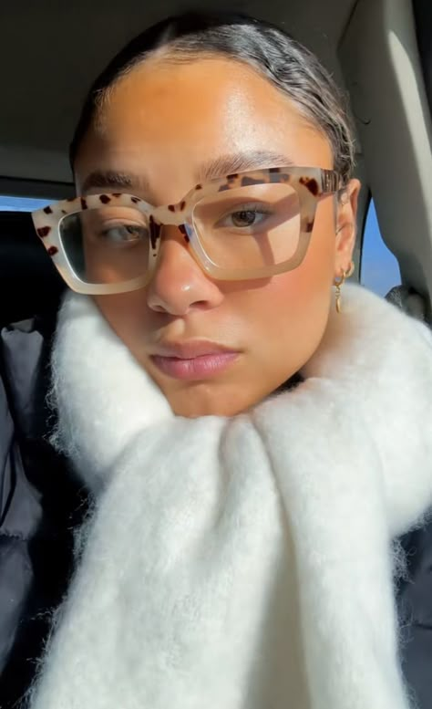 Cute Glasses For Women Aesthetic, Chunky Frames Glasses, Glasses For Black Women, Tortoise Glasses Women, Chunky Glasses Frames, Wide Frame Glasses, Big Glasses Aesthetic, Abg Style Makeup, Thick Glasses Frames