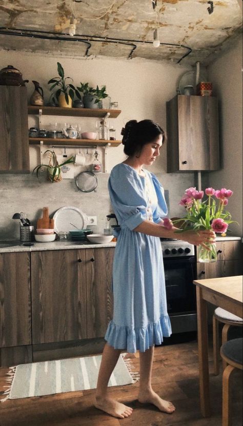 Homemaker Outfit, Mass Outfit, Traditional Wife, Wife Aesthetic, Happy Housewife, Wife Style, Celebrity Style Icons, Vintage Lifestyle, Christian Fashion