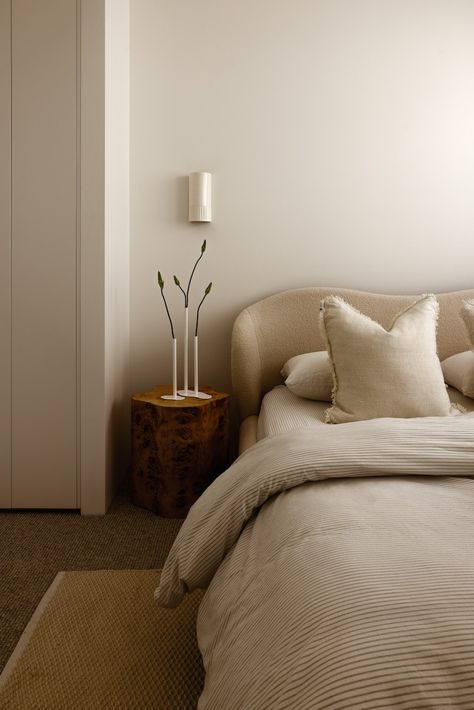 Grecia, Brisbane - Pure Locations Beige Interiors, Modern Guest Bedroom, Wabi Sabi Interior, Hygge Living, Ceramic Wall Lights, Sydney City, Warm Beige, Primary Bedroom, Mediterranean Home