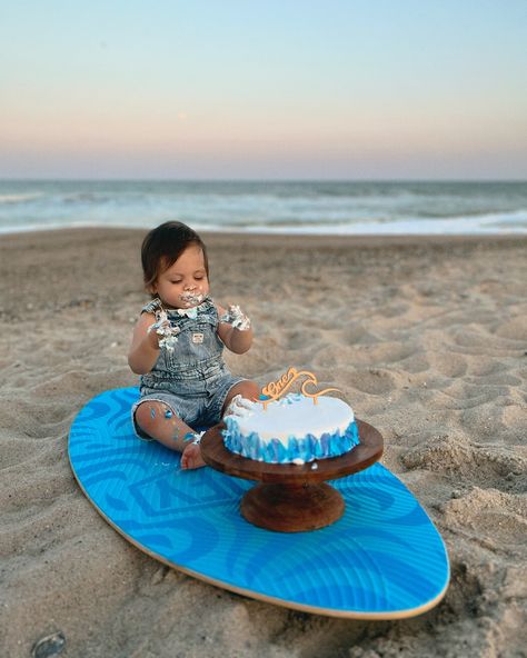 First birthday beach pictures 1st Birthday At The Beach, First Birthday Beach Photoshoot, Old Beach Photos, One Year Old Beach Photoshoot, 1 Year Birthday Photoshoot Beach, First Birthday Photo Shoot Beach, Birthday Beach Pictures, Beach Photos, First Year