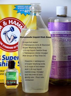 Homemade Dish Soap, Cleaning Naturally, Diy Dish Soap, Diy Favors, Savon Diy, House Cleaner, Săpunuri Handmade, Homemade Cleaning Supplies, Diy Dish