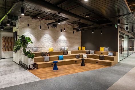 6 Kinds of Office Meeting Spaces: Browserstack’s | Space Matrix Office Collaboration Space, Coworking Space Design, Collaborative Space, Startup Office, Cool Office Space, Office Meeting Room, Coworking Office, Corporate Office Design, Office Lobby