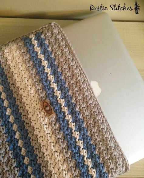 Crochet Tablet Case, Laptop Case Pattern, Crochet Laptop Case, Macbook Covers, Laptop Covers, T Shirt Yarn, Crochet Basket, Crochet Purses, Laptop Case