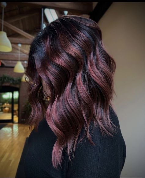 Black Roots With Burgundy Hair, Burgundy Hair With Root Smudge, Maroon Peak A Boo Hair, Half Head Color Hair, Burgundy Hair With Highlights Balayage, Dark Plum Balayage, Fall Balayage Brunette Red, Caramel And Red Highlights On Dark Hair, Plum Hair With Highlights