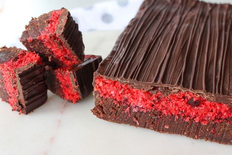 RECIPE: For the Cherry Ripe Lovers - it's a Giant Cherry Ripe Bar Slice! Cherry Ripe Cake, Cherry Ripe Recipes, Homemade Lollies, Aussie Desserts, Cherry Ripe Slice, Slice Recipes, Chocolate Bar Recipe, Slice Recipe, Chocolate Slice