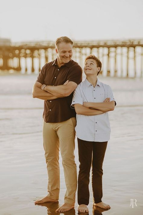 This cute father son photo came from the S family's amazing beach family photo session. I just loved their family photo outfits! Dad Son Photography, Adult Family Photography, Big Family Photo Shoot Ideas, Father Son Pictures, Family Beach Pictures Poses, Father Son Photography, Adult Family Photos, Father Son Photos, Son Photo Ideas