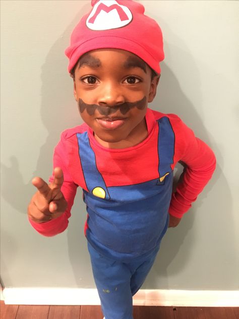 Mario Face Paint | Super Mario Face Paint | DIY Mario Costume | Super Mario Party Ideas Diy Mario Costume, Mario Face Paint, Super Mario Party Ideas, Mario Party Ideas, Mario Face, Make Up Halloween, Mario Costume, Super Mario Party, Paint Diy