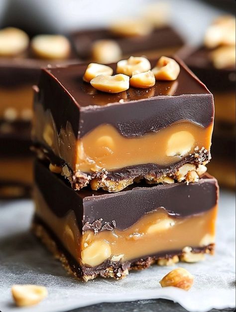 Health meal, low carbs meals, keto meal Snickers Copycat Recipe, Snickers Fudge Recipe, Snickers Fudge, Easy Christmas Candy Recipes, Snickers Candy Bar, Snickers Candy, Homemade Caramel Sauce, Coconut Pecan, Candy Recipes Homemade