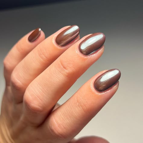 Chocolate glazed 🍩✨ @the_gelbottle_inc - FashHUN @magpie_beauty - Bridie chrome .. #tgbfashhun #magpiebeauty #bridie #thegelbottle… | Instagram Glazed Brownie Nails, Latte Glazed Nails, Brownie Glazed Nails, Mocha Chrome Nails, On Trend Nails, Crom Nails, Glazed Nails, Chrome Manicure, Easy Hair Ideas