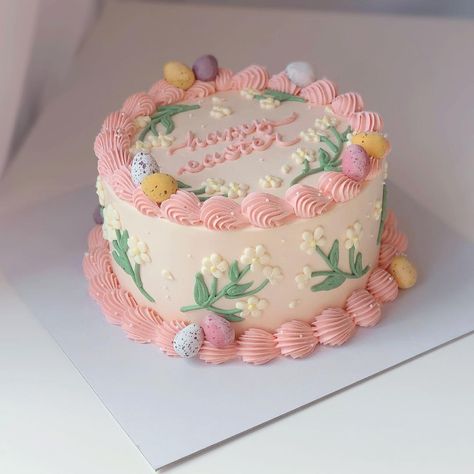 Aesthetic Easter Egg Designs, Cute Easter Cake Designs, Easter Cake Simple, Aesthetic Smash Cake, Easter Cake Designs Ideas, Easter Cake Aesthetic, Easter Cake Decoration, Spring Birthday Cake Ideas, Easter Mini Cakes Ideas