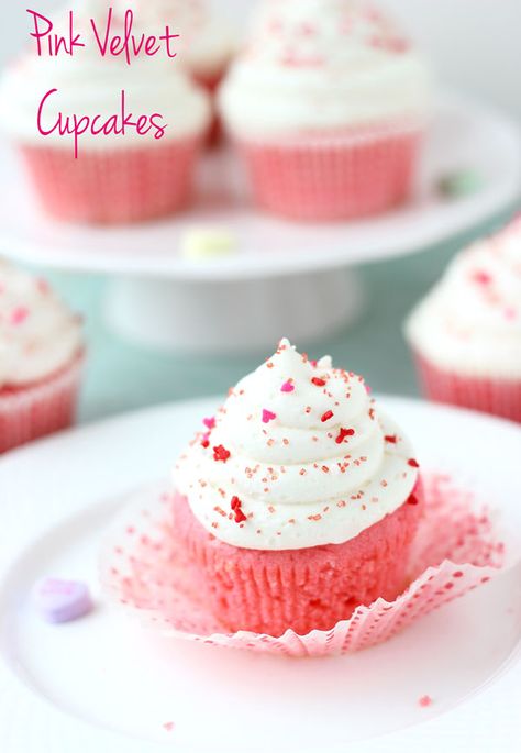 Pink Velvet Cupcakes Pink Velvet Cupcakes, Desserts Ideas, Valentine Day Cupcakes, Valentines Cupcakes, Velvet Cupcakes, Valentine's Day Recipes, Pink Foods, Rose Bonbon, Cannoli