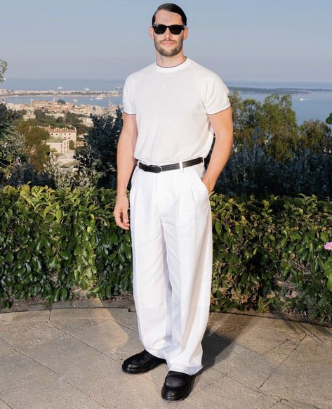 Male Model Outfits, Jason Statham And Rosie, Classy Outfits Men, Serge Gainsbourg, Mens Fashion Week, Donatella Versace, Fashion Inspiration Design, Men Fashion Casual Outfits, Outfits Men